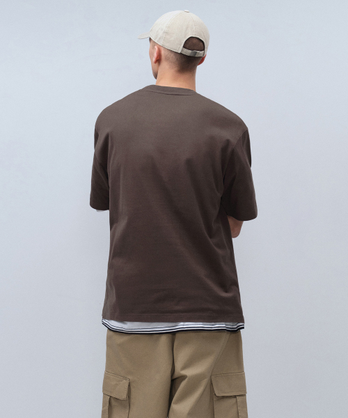 MUSINSA STANDARD（ムシンサスタンダード）の「ヘビーウェイトリラックスクルーネックポケットTシャツ[ダークブラウン]（Tシャツ/カットソー・メンズ・その他・SMALL/MEDIUM/LARGE/X-LARGE）」の3枚目の写真