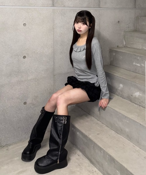 Lae（レイ）の「ラインストーンフリルロングTシャツ（Tシャツ/カットソー・レディース・グレー・SMALL/MEDIUM）」の6枚目の写真