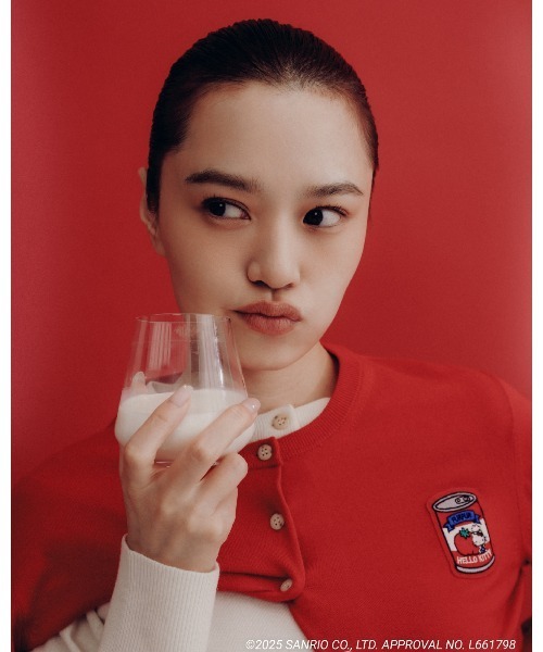 FURFUR（ファーファー）の「HELLO KITTYワッペンカーディガン（カーディガン/ボレロ・レディース・ブルー/ブラック/ホワイト/レッド・F）」の5枚目の写真