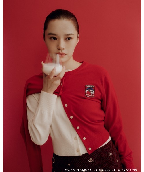 FURFUR（ファーファー）の「HELLO KITTYワッペンカーディガン（カーディガン/ボレロ・レディース・ブルー/ブラック/ホワイト/レッド・F）」の6枚目の写真