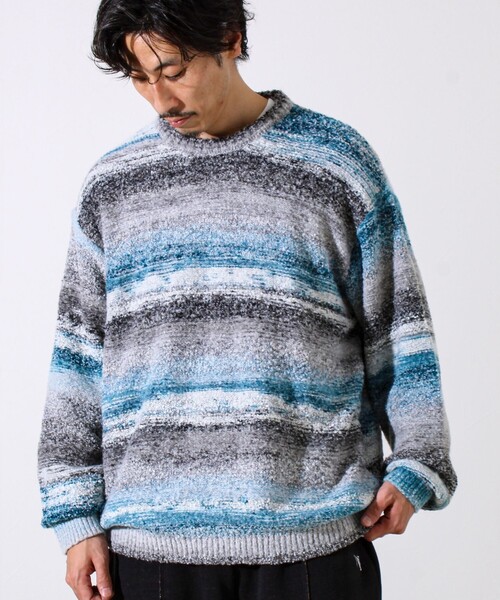 GLOSTER（グロスター）の「【ふんわり立体感】グラデーションブークレプルオーバー（ニット/セーター・メンズ・イエロー系その他/パープル系その他/ブルー系その他・S/M/L）」の2枚目の写真