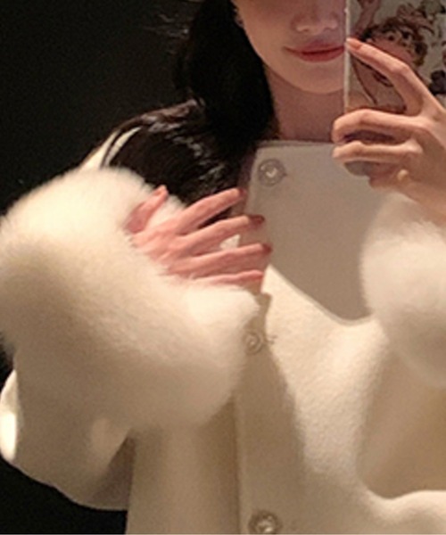 LUCPY(ラクピー)の「エコファー Aラインショートコート(その他アウター・レディース・ホワイト・SMALL/MEDIUM/LARGE)」の2枚目の写真