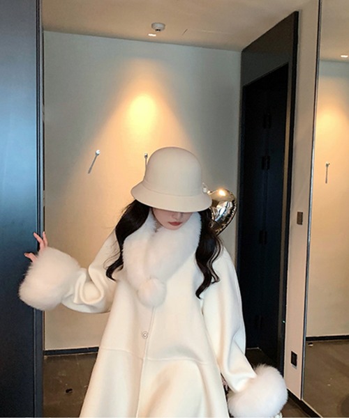 LUCPY(ラクピー)の「エコファー Aラインショートコート(その他アウター・レディース・ホワイト・SMALL/MEDIUM/LARGE)」の4枚目の写真
