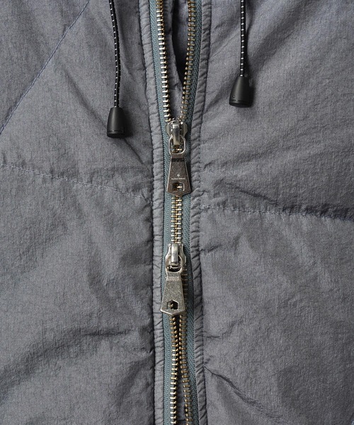 MAISON SPECIAL(メゾンスペシャル)の「《UNISEX》Garment-dye Prime-Over Hood Down Jacket/ガーメントダイプライムオーバーフードダウンブルゾン【MAISON SPECIAL/メゾンスペシャル】(ダウンジャケット/コート・メンズ・ブラック/チャコールグレー/ブルー・0/1/2)」の7枚目の写真