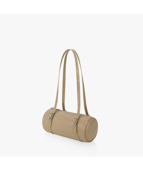 FIND KAPOOR（ファインドカプア）の「ピロー バッグ 23 - ヌーディベージュ（ショルダーバッグ・レディース・ベージュ・FREE）」の2枚目の写真