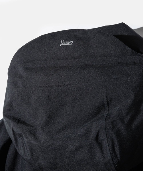 HERNO(ヘルノ)の「HERNO 2 LAYER GORETEX COAT ヘルノ ゴアテックス パーカ(モッズコート・メンズ・ブラック・48/50/46/52)」の14枚目の写真