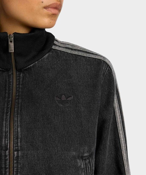 adidas（アディダス）の「ファイヤーバード トラックトップ デニム / ジャージ / トラックジャケット / アディダスオリジナルス adidas Originals（デニムジャケット・レディース・ブラック・X-LARGE/LARGE/XX-LARGE/X-SMALL/SMALL/MEDIUM）」の3枚目の写真