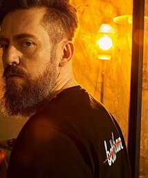 BETTERTHAN88（ベターザン88）の「アイルロイヤルオーバーフィットウォッシング16番半袖Tシャツバンタブラック（Tシャツ/カットソー）」
