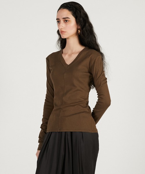 PRANK PROJECT（プランクプロジェクト）の「【2026Spring Pre-Order】ディープVネックトップ / Deep V-Neck Top（Tシャツ/カットソー・レディース・ブラック/ブラウン/レッド・FREE）」の13枚目の写真