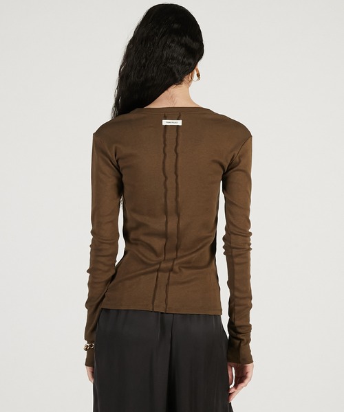 PRANK PROJECT（プランクプロジェクト）の「【2026Spring Pre-Order】ディープVネックトップ / Deep V-Neck Top（Tシャツ/カットソー・レディース・ブラック/ブラウン/レッド・FREE）」の14枚目の写真