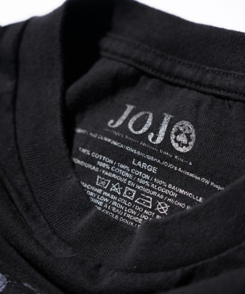 ジョジョの奇妙な冒険(ジョジョノキミョウナボウケン)の「THRIFTY LOOK スリフティルック / THRIFTY ANIME TEE 'JOJO'S BIZARRE ADVENTURE'(Tシャツ/カットソー・メンズ・ブラック・MEDIUM/LARGE/X-LARGE)」の2枚目の写真