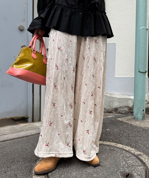 CIAOPANIC（チャオパニック）の「ラインストーンフラワー刺繡ベロアワイドパンツ（その他パンツ・レディース・パープル/ブラック/アイボリー・MEDIUM/SMALL）」の16枚目の写真