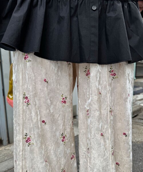 CIAOPANIC（チャオパニック）の「ラインストーンフラワー刺繡ベロアワイドパンツ（その他パンツ・レディース・パープル/ブラック/アイボリー・MEDIUM/SMALL）」の13枚目の写真