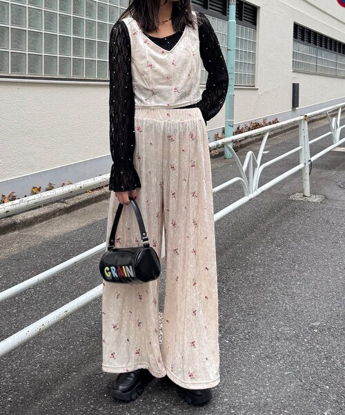 CIAOPANIC（チャオパニック）の「ラインストーンフラワー刺繡ベロアワイドパンツ（その他パンツ・レディース・パープル/ブラック/アイボリー・MEDIUM/SMALL）」の8枚目の写真