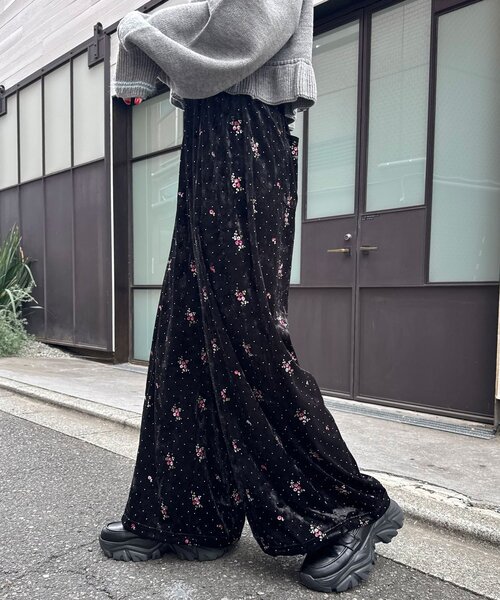 CIAOPANIC（チャオパニック）の「ラインストーンフラワー刺繡ベロアワイドパンツ（その他パンツ・レディース・パープル/ブラック/アイボリー・MEDIUM/SMALL）」の6枚目の写真