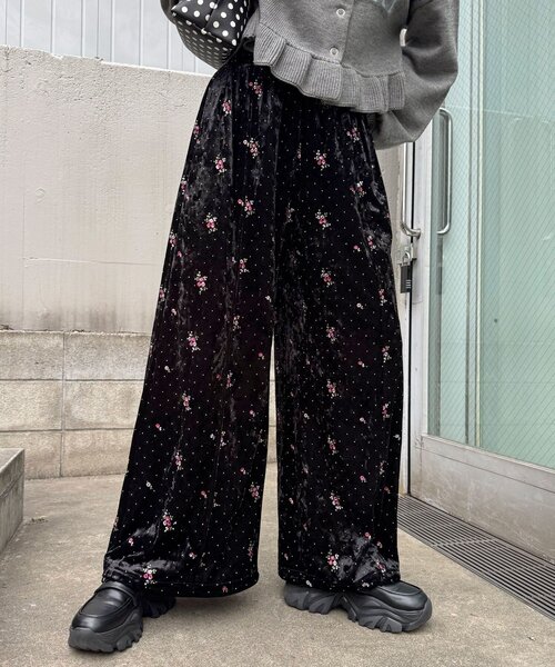 CIAOPANIC（チャオパニック）の「ラインストーンフラワー刺繡ベロアワイドパンツ（その他パンツ・レディース・パープル/ブラック/アイボリー・MEDIUM/SMALL）」の4枚目の写真