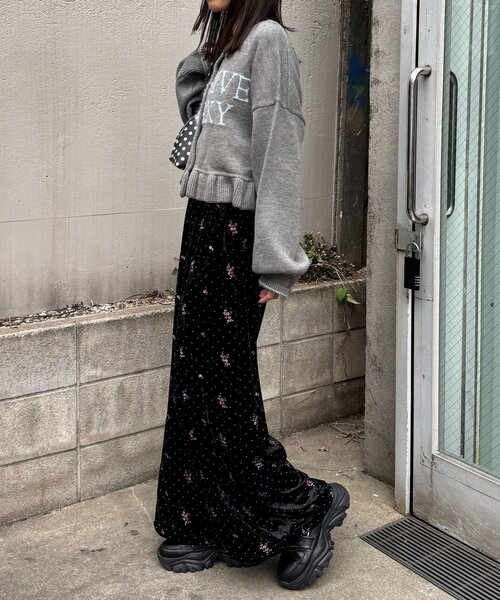 CIAOPANIC（チャオパニック）の「ラインストーンフラワー刺繡ベロアワイドパンツ（その他パンツ・レディース・パープル/ブラック/アイボリー・MEDIUM/SMALL）」の19枚目の写真