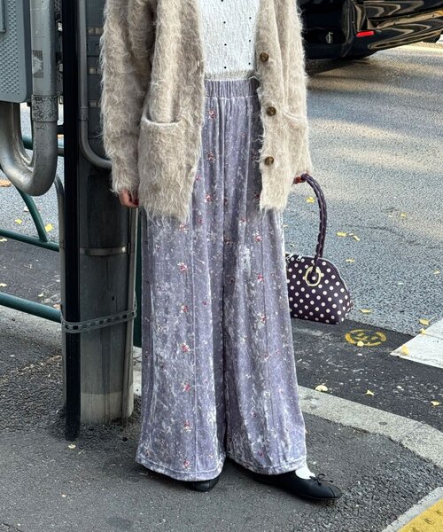 CIAOPANIC（チャオパニック）の「ラインストーンフラワー刺繡ベロアワイドパンツ（その他パンツ・レディース・パープル/ブラック/アイボリー・MEDIUM/SMALL）」の21枚目の写真