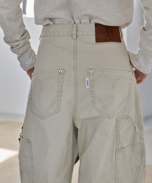 CONZ（コンズ）の「BASICKS×DUCK DOUBLE KNEE CURVED LEG PANTS（その他パンツ・レディース・オフホワイト/ブラック/ライトピンク・1/2）」の17枚目の写真