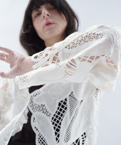 Shelly island（シェリーアイランド）の「レース編みカーディガン（カーディガン/ボレロ・レディース・ホワイト/ブラック・FREE）」の4枚目の写真
