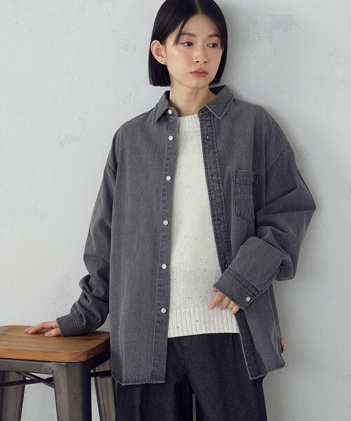 ONIGIRI（オニギリ）の「デニムビックシャツ（シャツ/ブラウス・レディース・グレー/サックスブルー・FREE）」の3枚目の写真