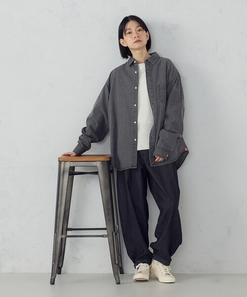 ONIGIRI（オニギリ）の「デニムビックシャツ（シャツ/ブラウス・レディース・グレー/サックスブルー・FREE）」の5枚目の写真