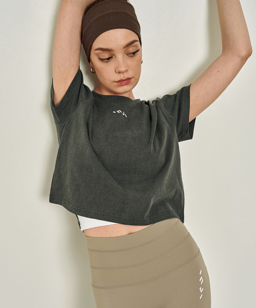 INJIACTIVE(インジアクティブ)の「パクシロゴクロップTシャツピグメントグレー(Tシャツ/カットソー・レディース・その他・ONE SIZE)」の3枚目の写真