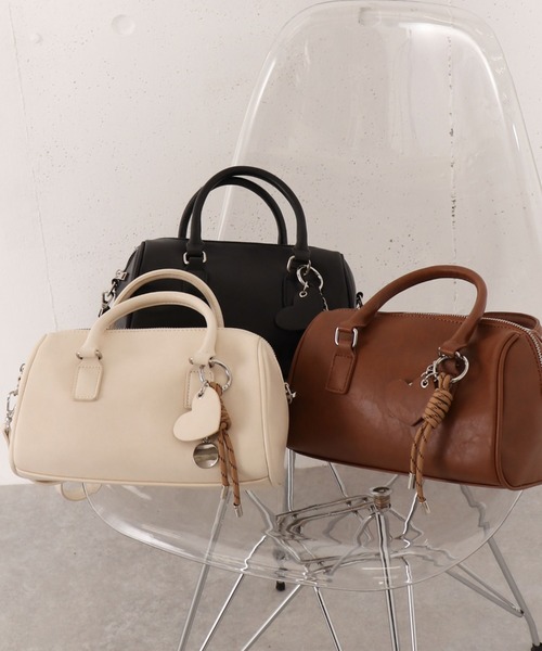 archives（アルシーヴ）の「チャーム付きボストンバッグ（ボストンバッグ・レディース・キャメル/アイボリー/ブラック・FREE）」の3枚目の写真