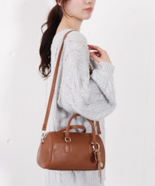 archives（アルシーヴ）の「チャーム付きボストンバッグ（ボストンバッグ・レディース・キャメル/アイボリー/ブラック・FREE）」の10枚目の写真