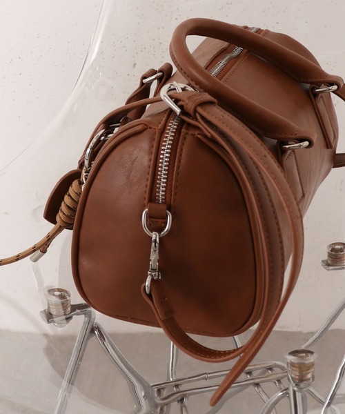 archives（アルシーヴ）の「チャーム付きボストンバッグ（ボストンバッグ・レディース・キャメル/アイボリー/ブラック・FREE）」の8枚目の写真