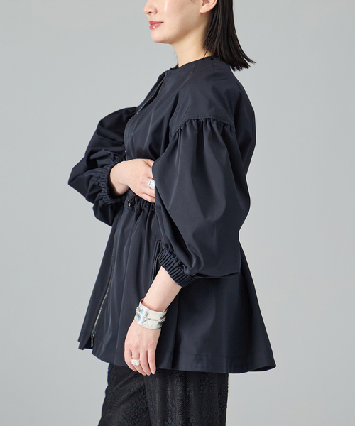 VERMEIL par iena（ヴェルメイユパーイエナ）の「《追加2》ノーカラーギャザーZIPブルゾン（その他アウター・レディース・ネイビー・FREE）」の11枚目の写真