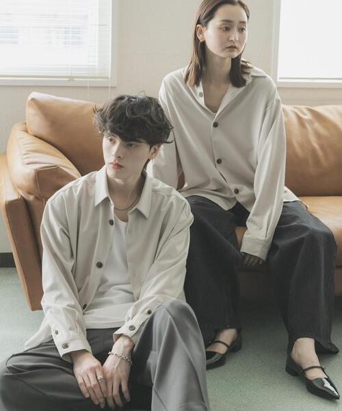 SENSE OF PLACE by URBAN RESEARCH（センスオブプレイスバイアーバンリサーチ）の「『ユニセックス』『イージーケア』カラールーズシャツ（シャツ/ブラウス・メンズ・ブラック/チャコールグレー/ライトブルー/ネイビー/ライトベージュ・MEDIUM/LARGE）」の3枚目の写真