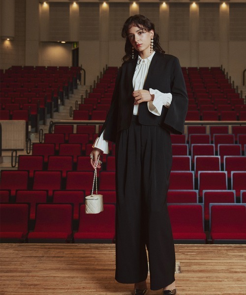 Callarus（カラルス）の「袖スリットショート丈デザインジャケット＋ワイドストレッチパンツセットアップスーツ（ジャケット＋パンツ）〔Callarus〕（スーツセット・レディース・ブラック/ベージュ・S/M/L/LL）」の3枚目の写真