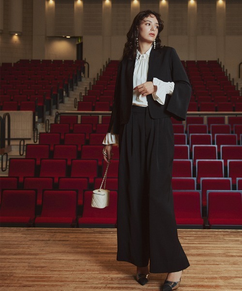 Callarus（カラルス）の「袖スリットショート丈デザインジャケット＋ワイドストレッチパンツセットアップスーツ（ジャケット＋パンツ）〔Callarus〕（スーツセット・レディース・ブラック/ベージュ・S/M/L/LL）」の4枚目の写真