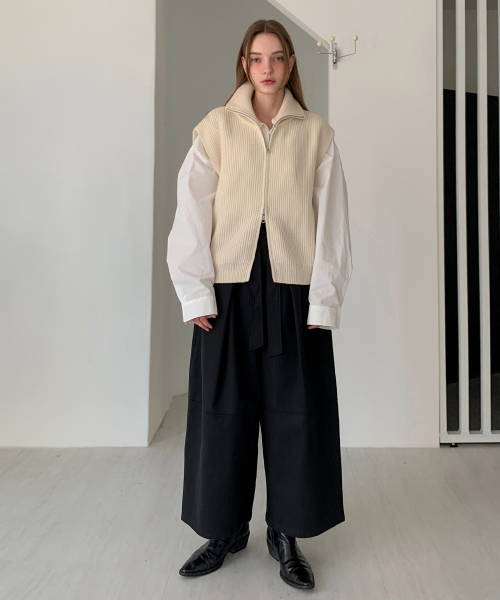 VASCARA(バスカラ)の「Two-Way Zip-Up Knit Vest (3colors)(ベスト・レディース・グレー/ブラック/アイボリー・FREE)」の4枚目の写真
