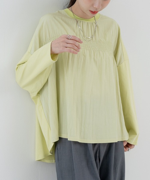 refinedworks(リファインドワークス)の「【refinedworks】異素材 切替デザインが 魅力の シャーリングプルオーバー!(Tシャツ/カットソー・レディース・チャコールグレー/イエロー・FREE)」の1枚目の写真