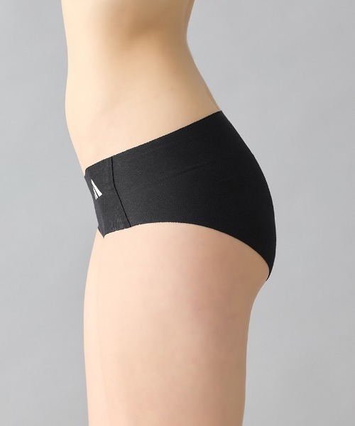 adidas(アディダス)の「adidas/アディダス スポーツブラ ハーフショーツ 完全無縫製でチクチクしにくい(ショーツ・レディース・ブラック/ブルー系その他/ブラウン系その他・MEDIUM/LARGE/X-LARGE)」の4枚目の写真