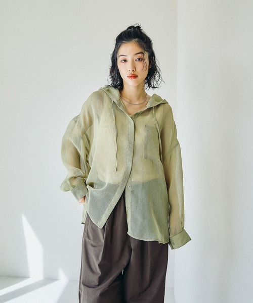 LEPSIM（レプシィム）の「メッシュフード長袖シャツ　639503（シャツ/ブラウス・レディース・ベージュ/ナチュラル/ブラック・FREE）」の2枚目の写真