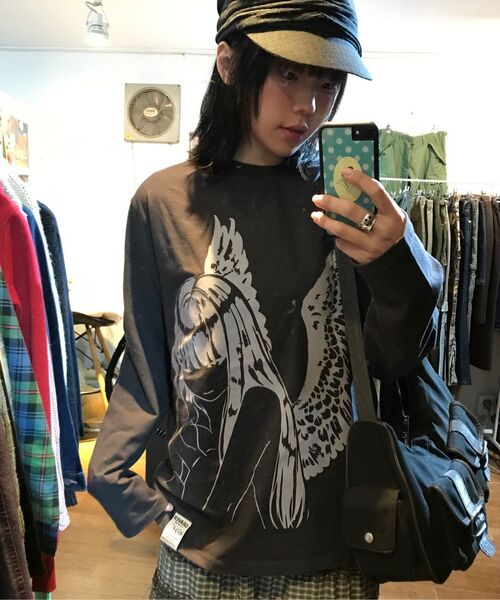 GRAVER（グレーバー）の「[ユニセックス]HALO ロングスリーブTシャツ_チャコール（Tシャツ/カットソー・レディース・チャコールグレー・LARGE/MEDIUM）」の3枚目の写真