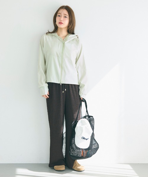 coca(coca)(コカ)の「UVカットドルマンパーカー(パーカー・レディース・ライトグリーン/ブラック/グレイッシュベージュ/アイボリー・L/M/S)」の16枚目の写真