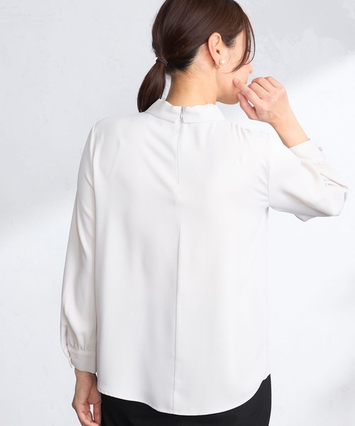 GALLORIA(ギャローリア)の「【洗濯機で洗える】ボウタイブラウス(シャツ/ブラウス・レディース・ライトグレー/ホワイト/ネイビー・L/LL/M/S)」の9枚目の写真