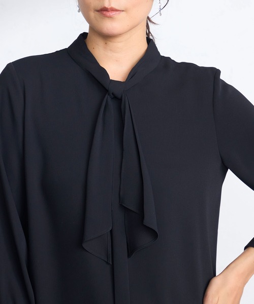 GALLORIA(ギャローリア)の「【洗濯機で洗える】ボウタイブラウス(シャツ/ブラウス・レディース・ライトグレー/ホワイト/ネイビー・L/LL/M/S)」の4枚目の写真