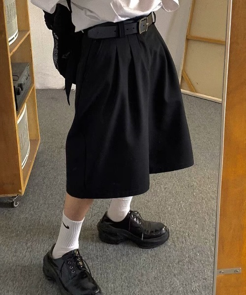 B.R.U(ブル)の「ダブルタックハーフパンツ(スラックス・メンズ・ブラック/グレー・LARGE/MEDIUM)」の3枚目の写真