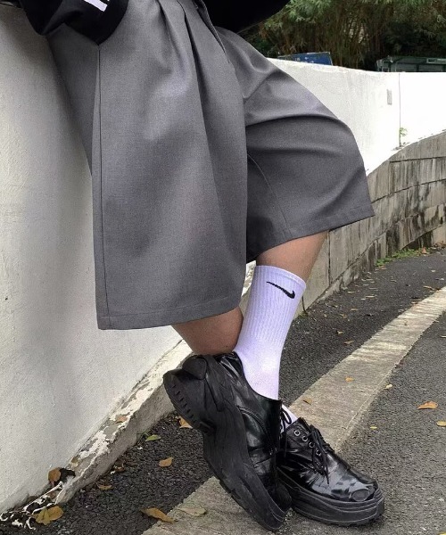 B.R.U(ブル)の「ダブルタックハーフパンツ(スラックス・メンズ・ブラック/グレー・LARGE/MEDIUM)」の5枚目の写真
