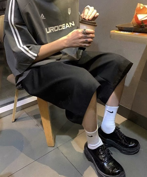B.R.U(ブル)の「ダブルタックハーフパンツ(スラックス・メンズ・ブラック/グレー・LARGE/MEDIUM)」の4枚目の写真