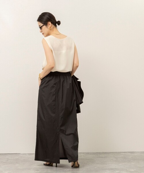 MAQWEL(マクウェル)の「《セットアップ対応》【MAQWEL/マクウェル】ウォッシャブルサテンノースリーブ(シャツ/ブラウス・レディース・ブラック/オフホワイト・FREE)」の6枚目の写真