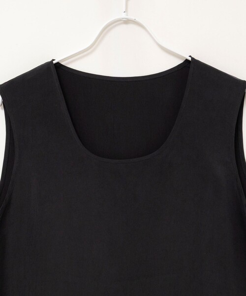 MAQWEL(マクウェル)の「《セットアップ対応》【MAQWEL/マクウェル】ウォッシャブルサテンノースリーブ(シャツ/ブラウス・レディース・ブラック/オフホワイト・FREE)」の16枚目の写真