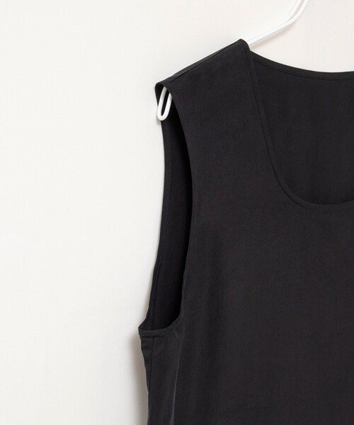 MAQWEL(マクウェル)の「《セットアップ対応》【MAQWEL/マクウェル】ウォッシャブルサテンノースリーブ(シャツ/ブラウス・レディース・ブラック/オフホワイト・FREE)」の18枚目の写真