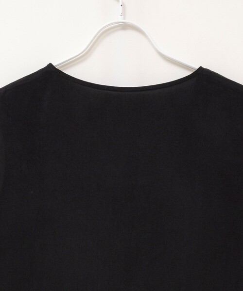 MAQWEL(マクウェル)の「《セットアップ対応》【MAQWEL/マクウェル】ウォッシャブルサテンノースリーブ(シャツ/ブラウス・レディース・ブラック/オフホワイト・FREE)」の20枚目の写真