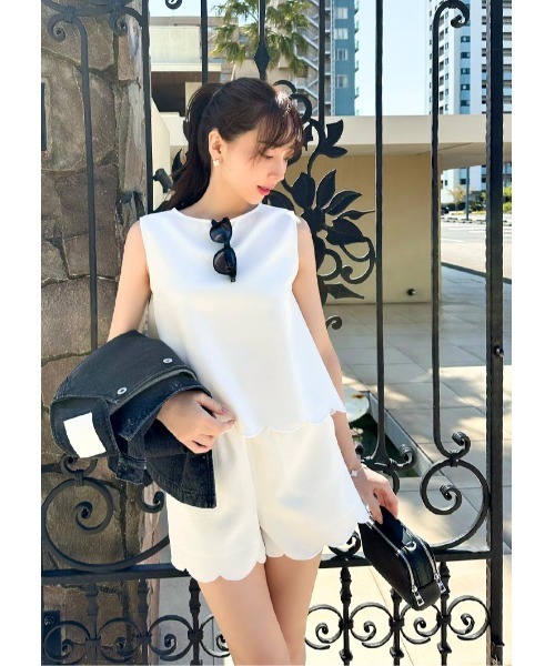 Scalloped short pants